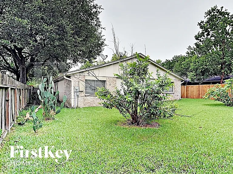 10615 Heather Hill Dr — Photo 15