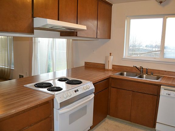5th image of 7212 7th Dr W