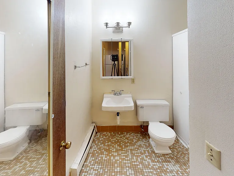 115-E-Studio-Bathroom 115-E-Studio-Bathroom