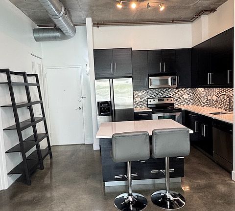2nd image of 313 NE 2nd St APT 302