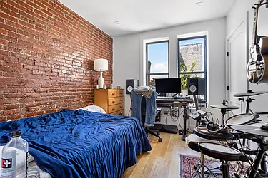 Rented by Safdie Realty Group