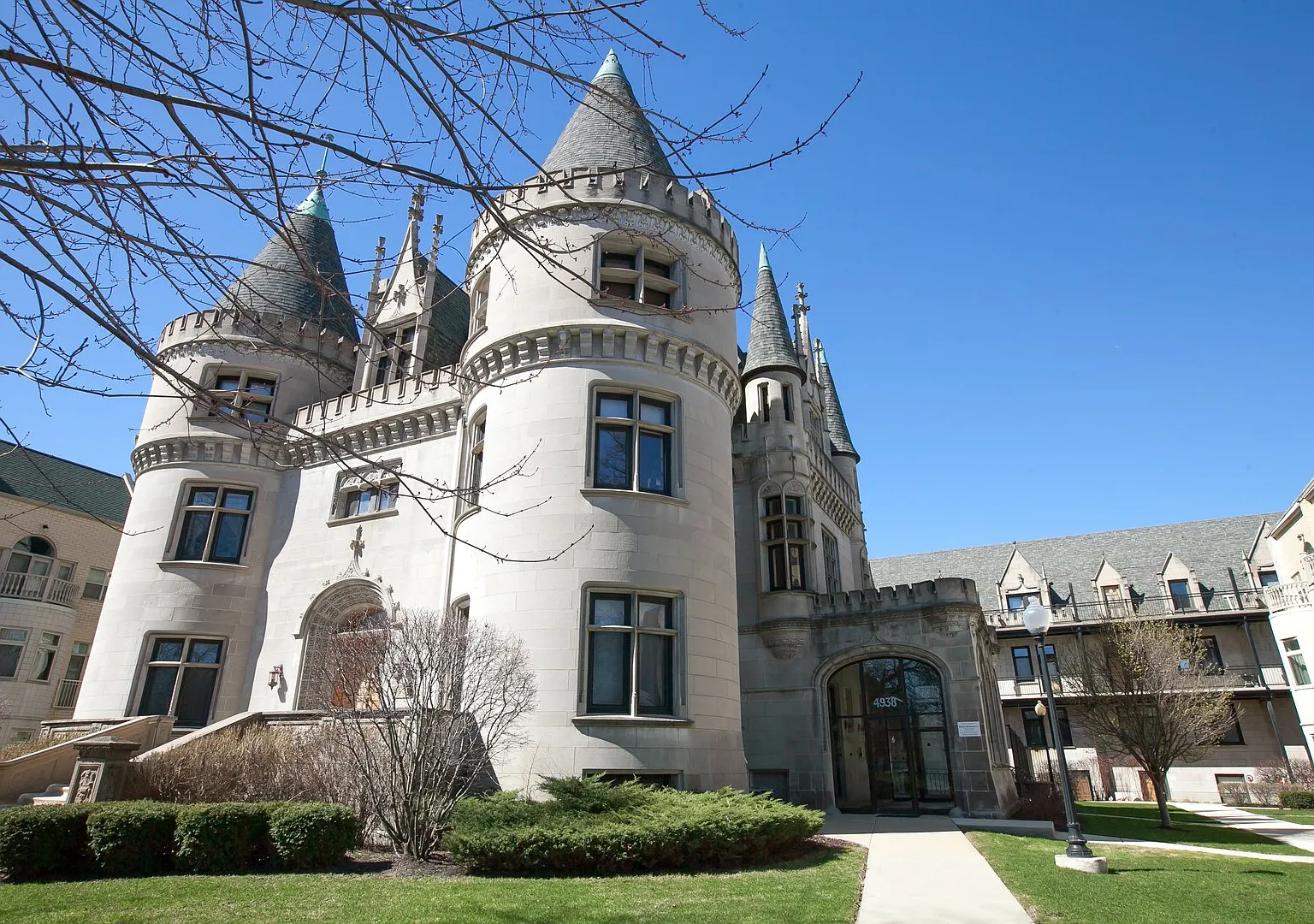 Renovated 1-Bedroom Duplex in Historic McGill Parc Castle $1,565/Month — Photo 1