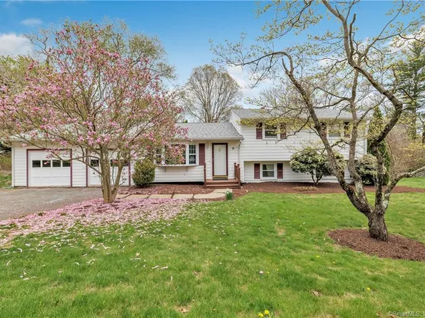 19 Floral Lane, Trumbull, CT 06611