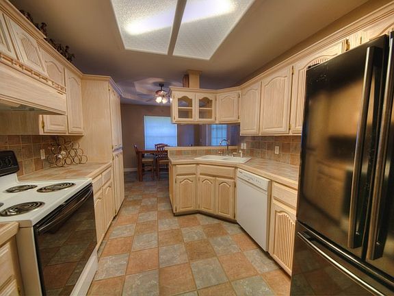 4th image of 1410 Summerfield Ln