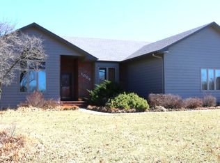 1006 Lazy Creek Dr, Newton, KS 67114
