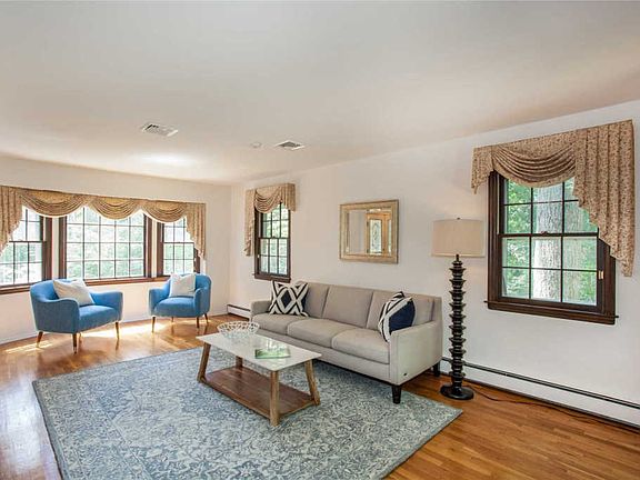 2nd image of 108 Peninsula Dr