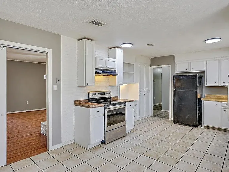 221 Pecan Hill Dr — Photo 7