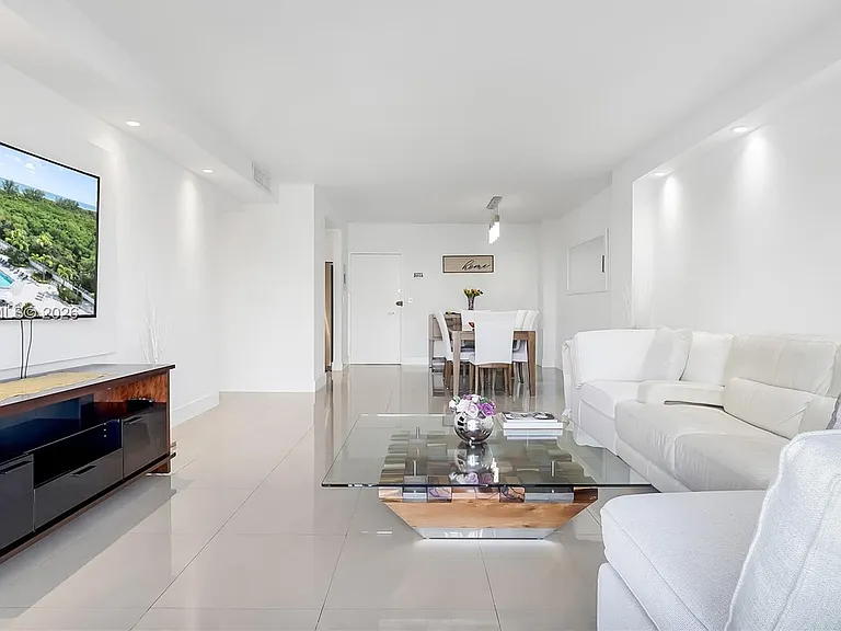 300 Bayview Dr #307 — Photo 16