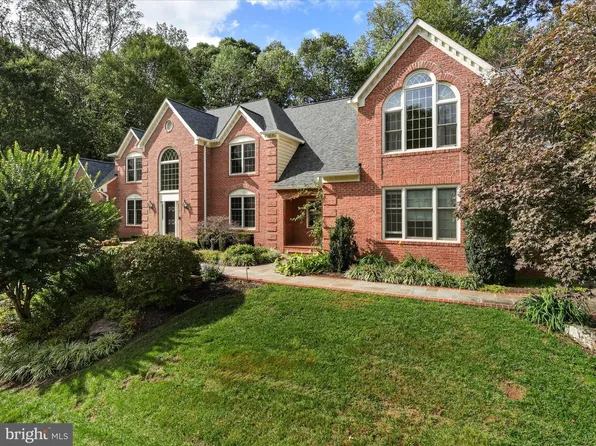 5826 Hannora Ln, Fairfax Station, VA 22039