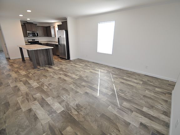 3rd image of 71 N Hiawatha Cir