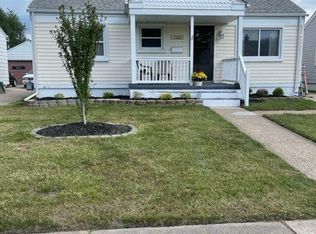 17559 Matthews St, Riverview, MI 48193