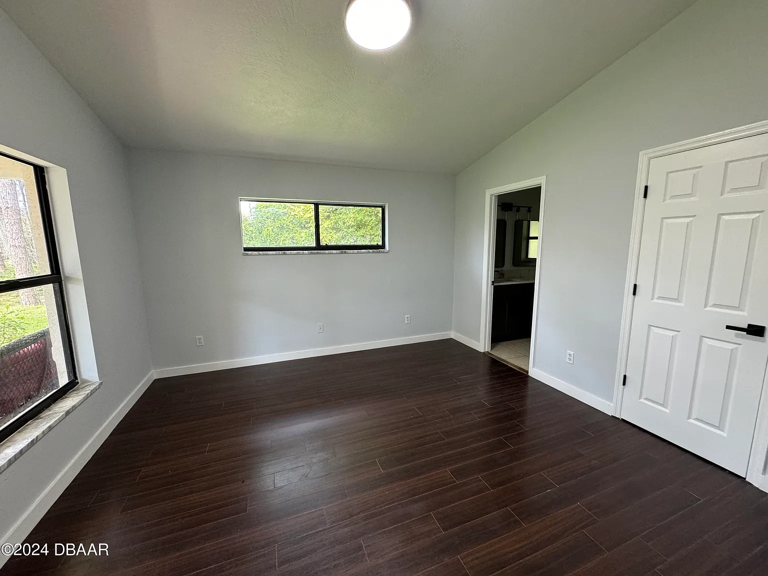 3 bed, 2.0 bath, 1347 sqft, $2,300 — Photo 4