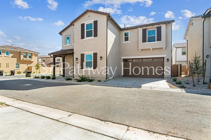 4 bed, 3.0 bath, 2248 sqft, $2,750 — Photo 2