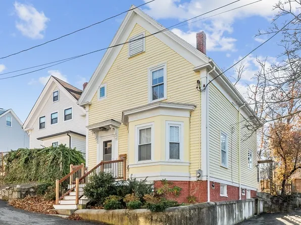 19 Churchill Pl, Lynn, MA 01902