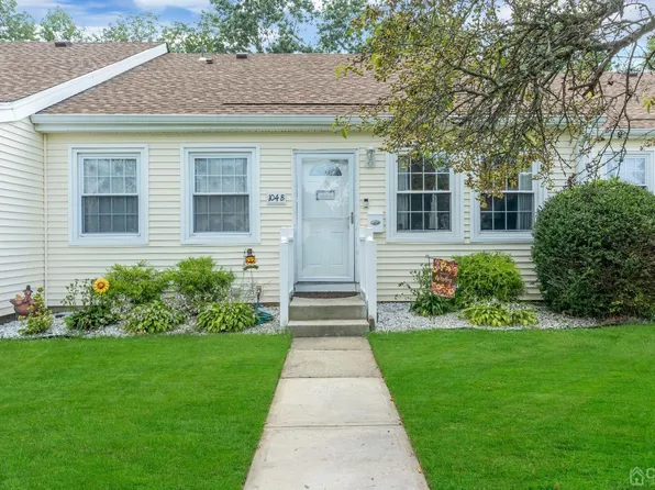 104 Broadgate Ct Unit B, Freehold, NJ 07728
