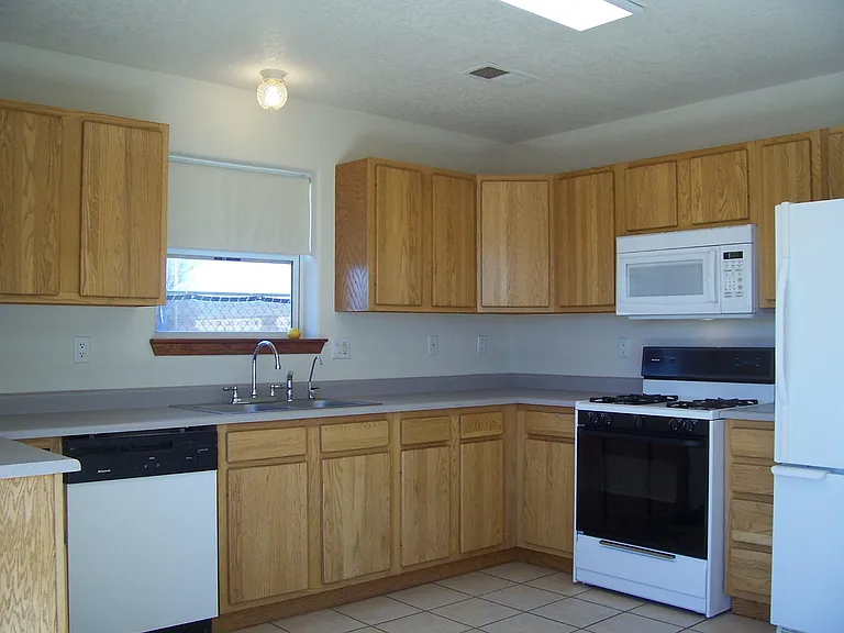109 Link Ave W — Photo 6