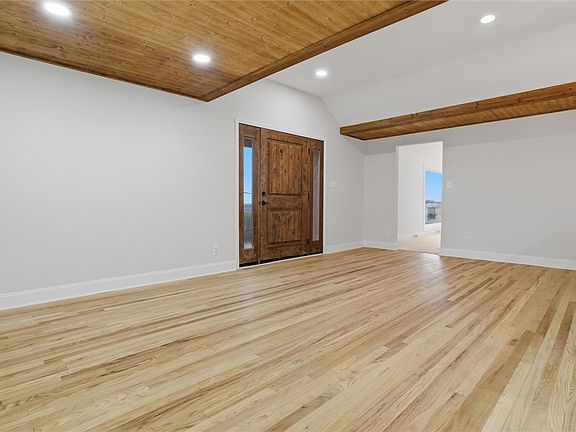 3rd image of 223 Vaneal Rd S