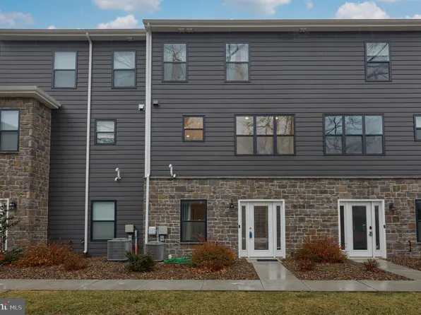 128 High Pointe Dr #32, Hummelstown, PA 17036
