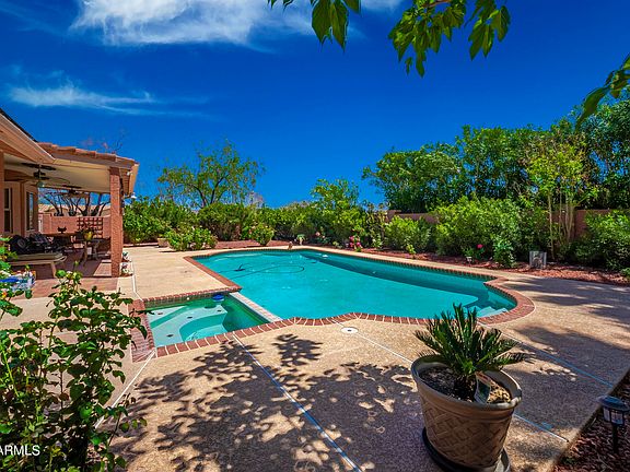 4th image of 523 N Sierra Vista Drive
