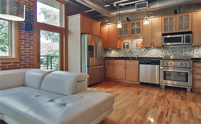 640 Glen Iris Dr NE — Photo 3
