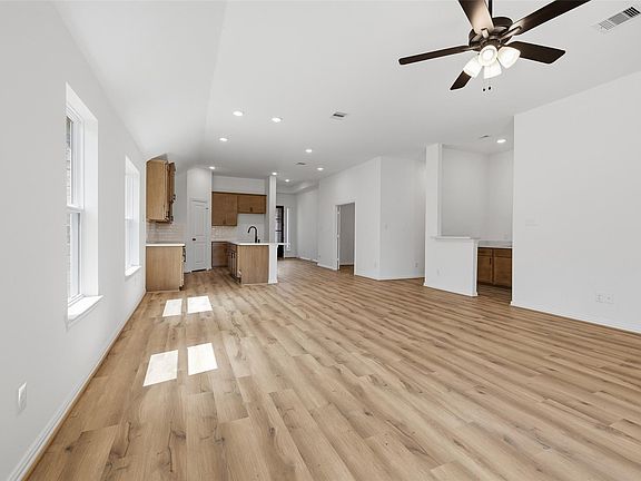 3rd image of 2012 Shady Glen Ln