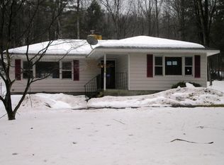 1254 Delaware Dr, Matamoras, PA 18336