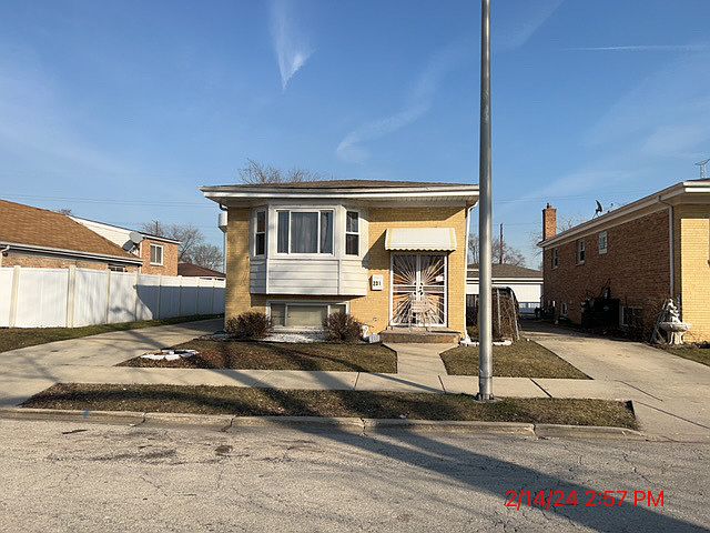 1st image of 231 32nd Ave