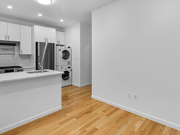 3rd image of 82 Wadsworth Ave APT 2