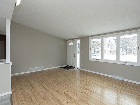 3rd image of 2721 Helen St N