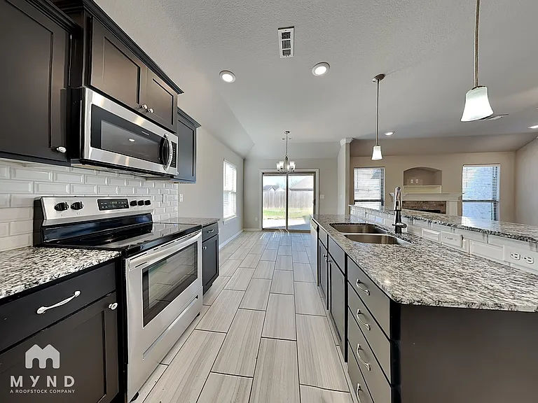 480 Holly St — Photo 8