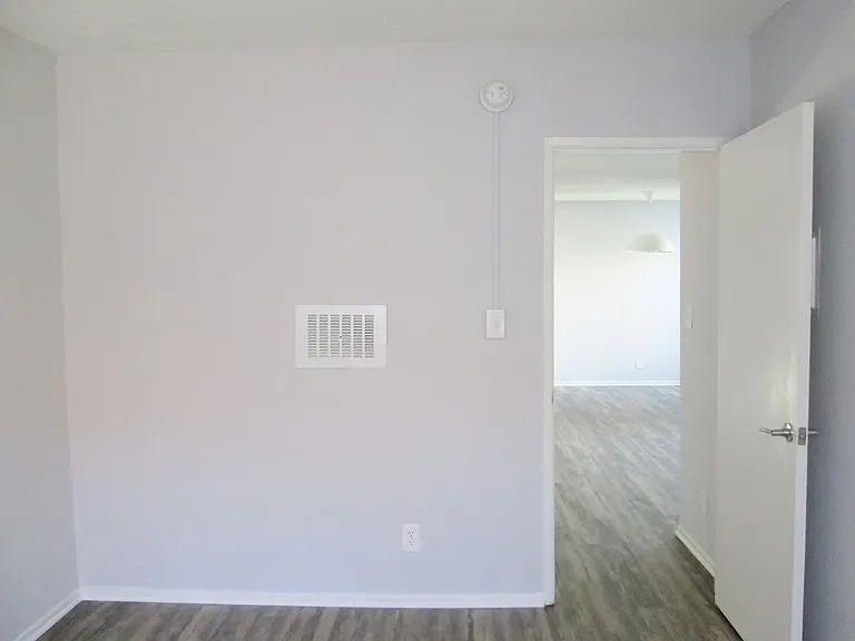 Lido Apartments - 1825 Butler Ave/1822 Colby Ave — Photo 17