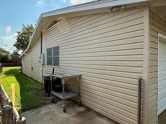 2nd image of 216 Burnet St