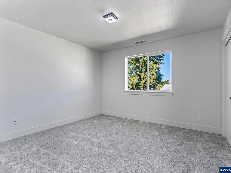 4827 Elvira St N — Photo 24