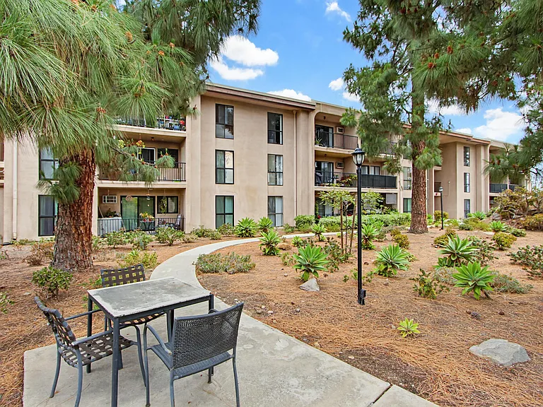 7858 Cowles Mountain Ct #D27 — Photo 30