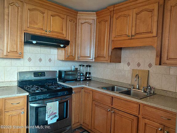 2nd image of 91 Long Pond Ln