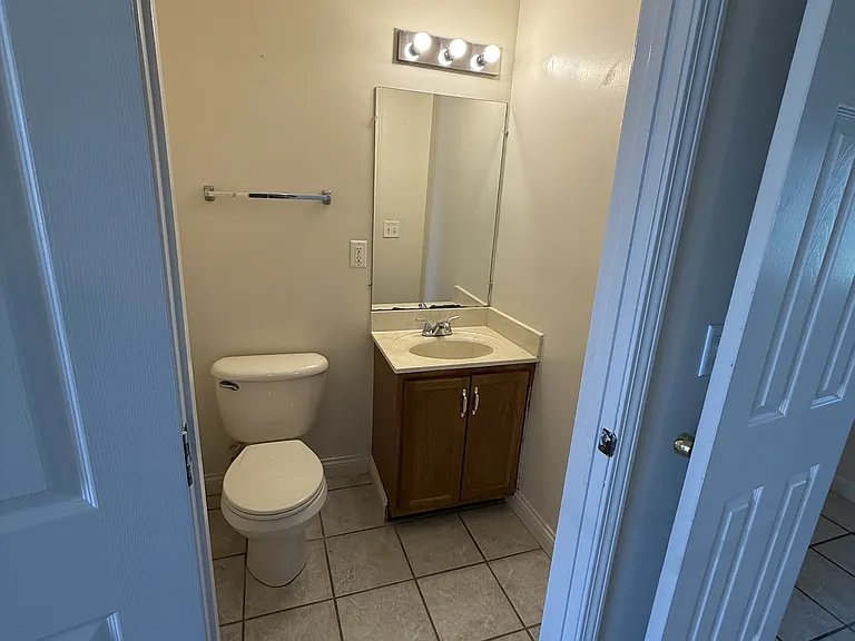24 Jade Ct #5 — Photo 2