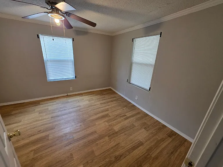 517 Thomas St — Photo 7