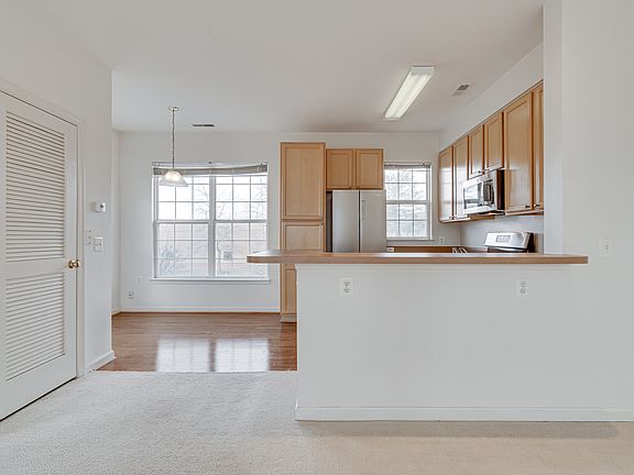 5th image of 23176 Blackthorn Sq