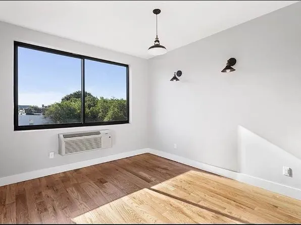 1599 Bergen Street 1L image 2 of 9