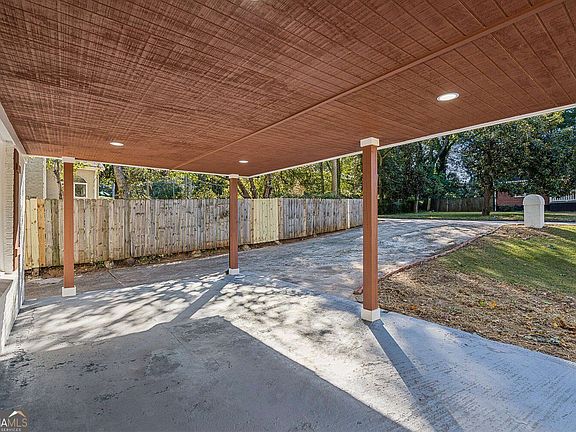 5th image of 2662 Joyce Ave