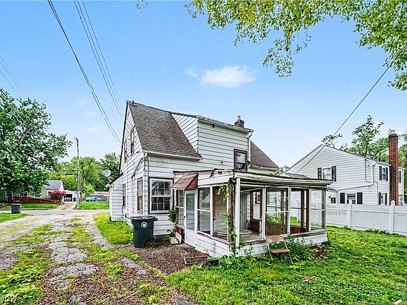 4th image of 1358 Peckham St