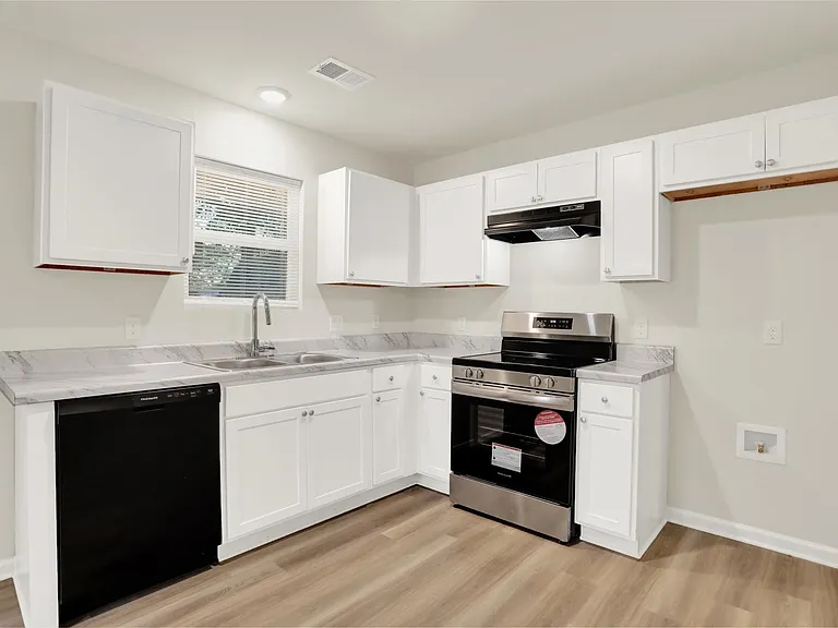 3281 Madewell St — Photo 2