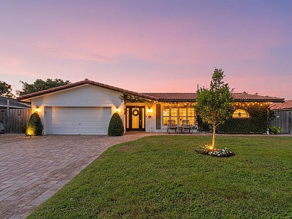 2nd image of 835 NW 5th Avenue