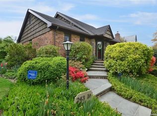 24316 Thornhill Ave, Little Neck, NY 11362