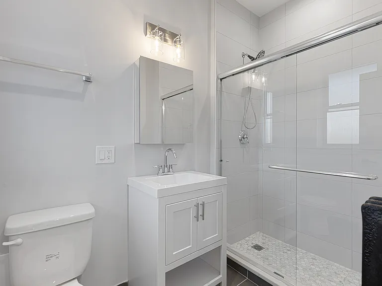 7423 N Clark St #2 — Photo 11