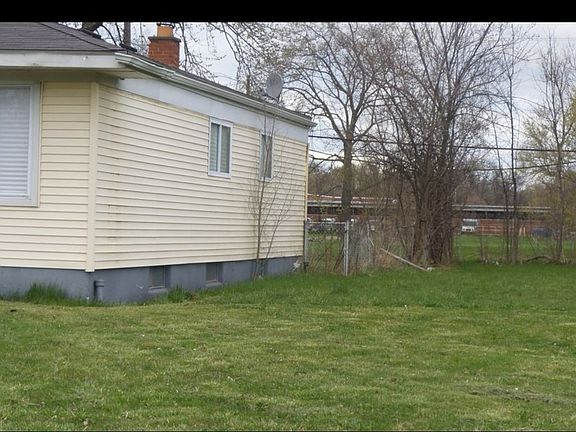 3rd image of 10812 W Outer Dr