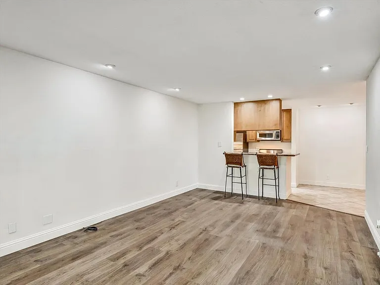 359 Half Moon Ln #304 — Photo 16