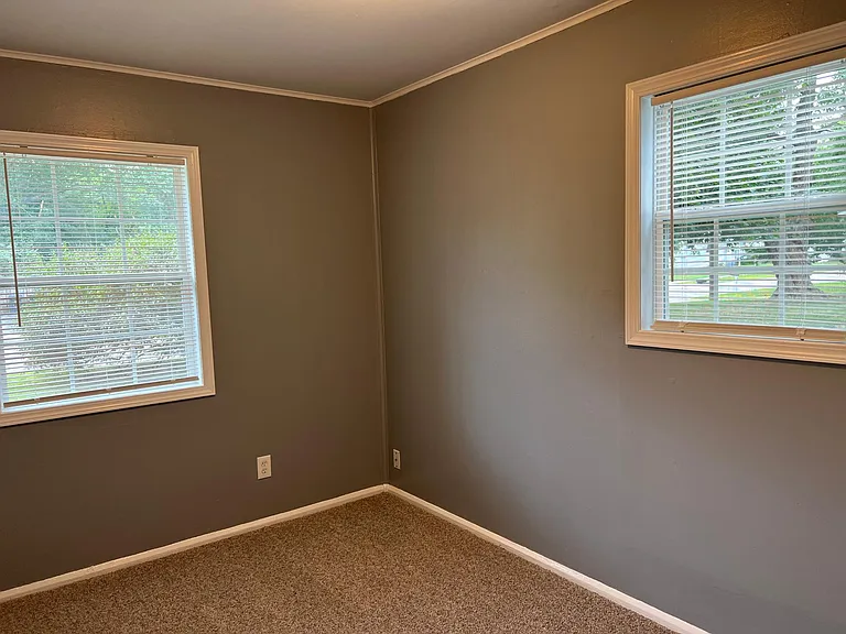 915 Shumway Ave — Photo 20