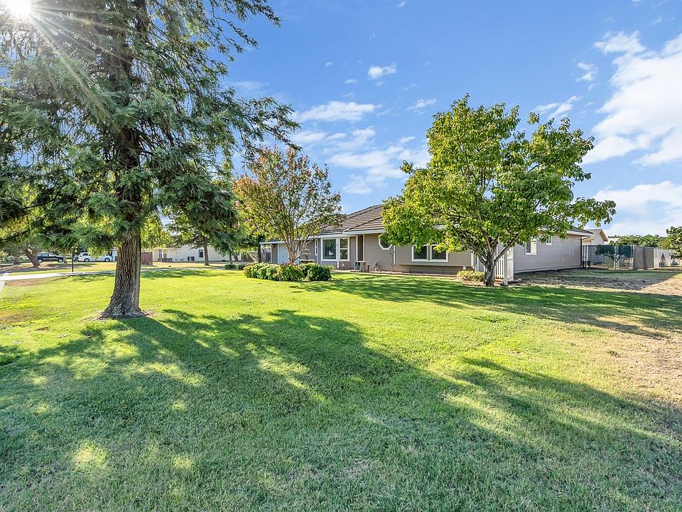 1st image of 577 Saddleback Dr