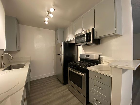 5th image of 1808 N Harvard Blvd #9